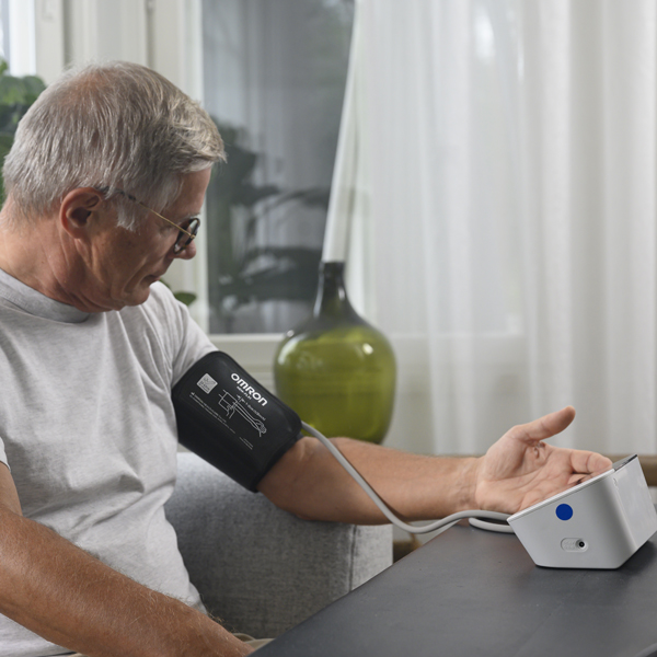 Tlakomer OMRON M7 Intelli IT s AFib + sieťový zdroj