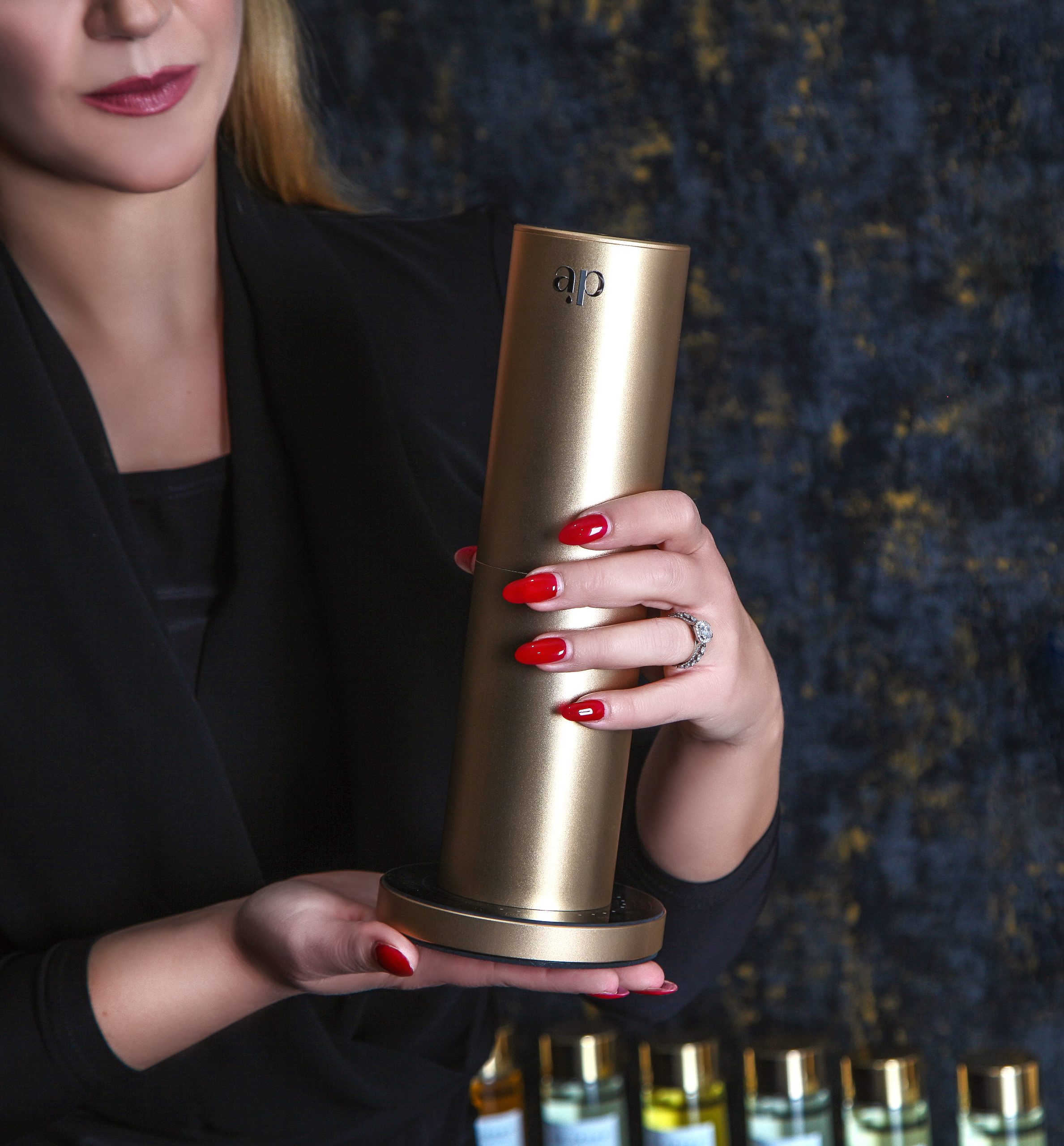 New Aroma difuzér Tower gold + 200 ml Gentle Man – dezinfekčný aroma olej