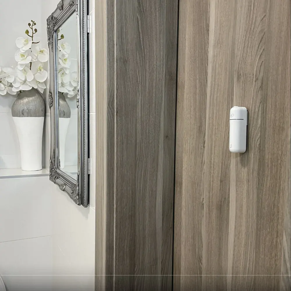 AlfaPureo eDrive – inteligentný difuzér do auta white + 6ks aroma olejov